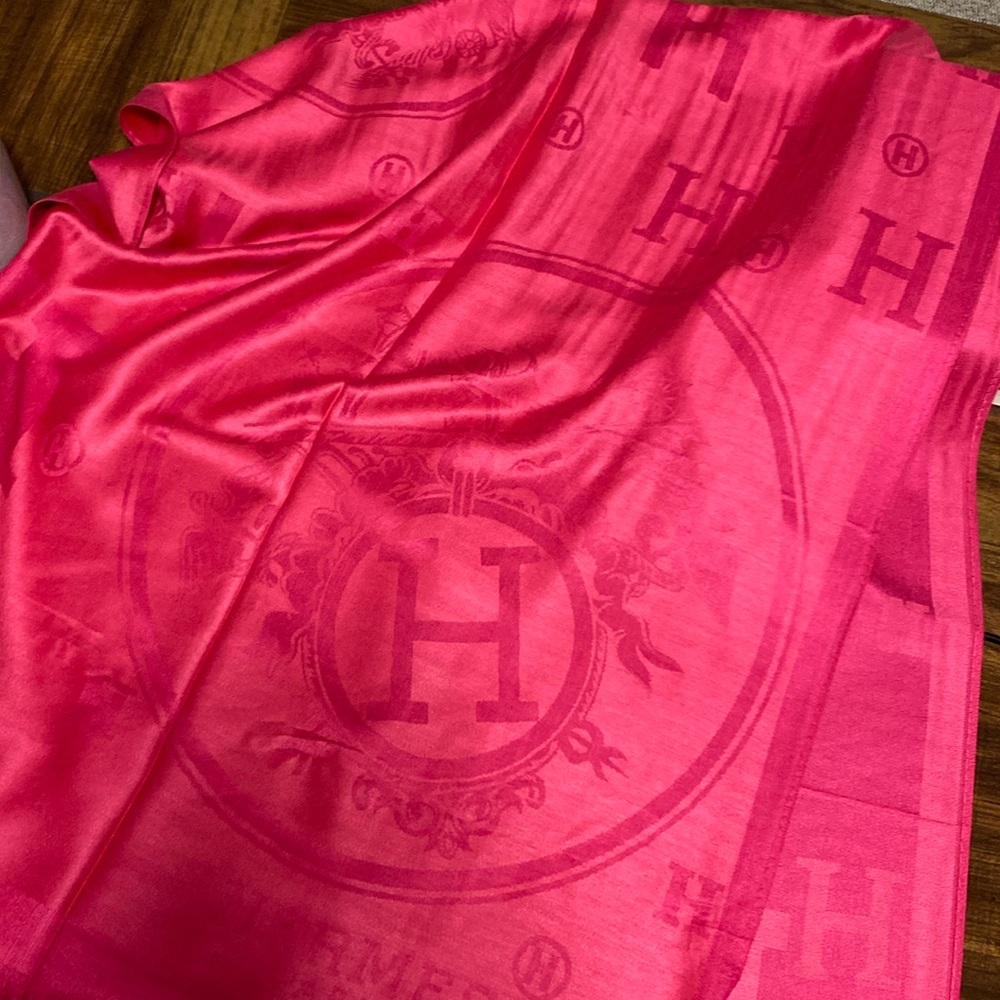 Pink Scarf, only one use. Very soft and good quality.